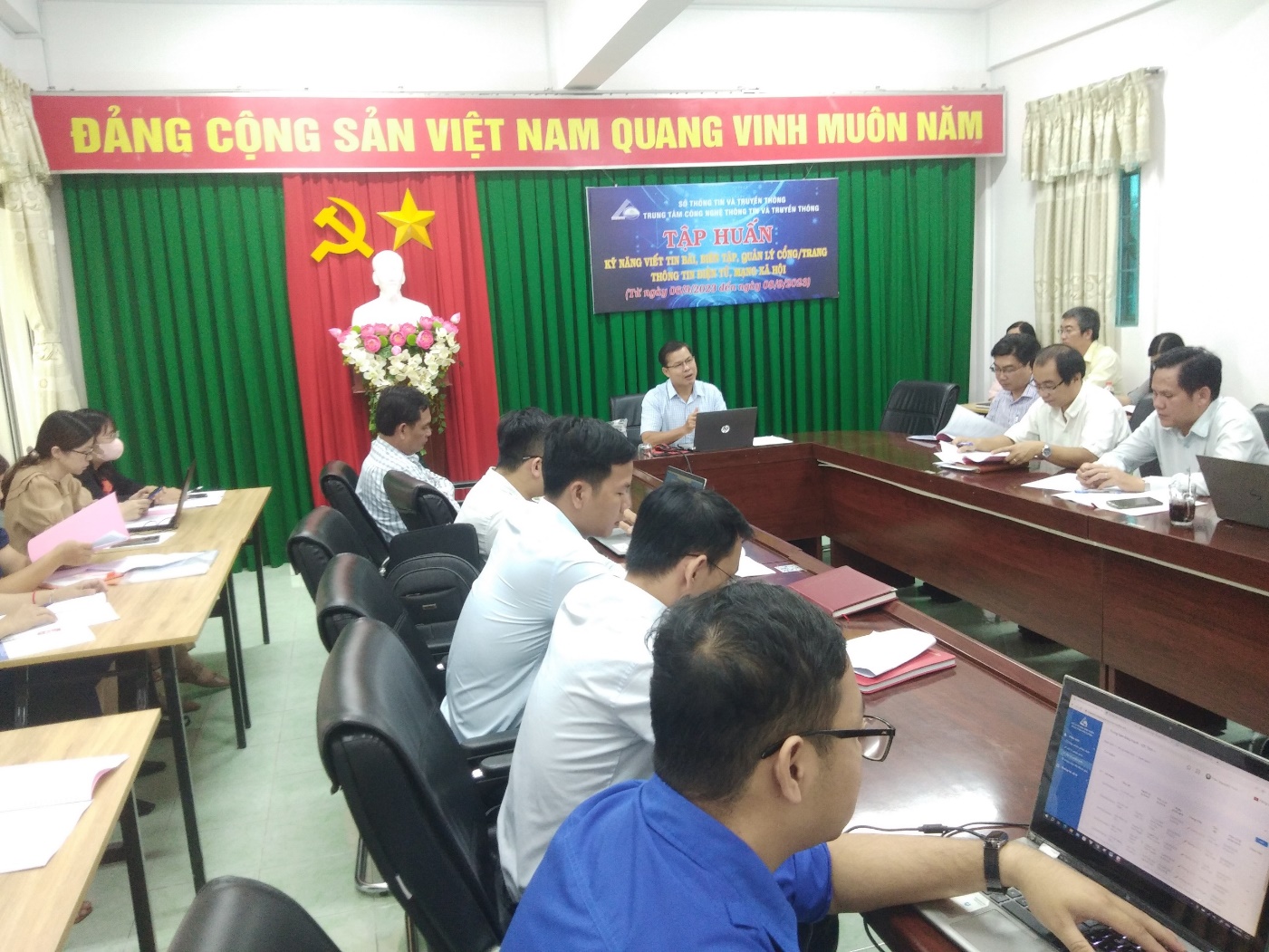 Quang cảnh lớp tập huấn
